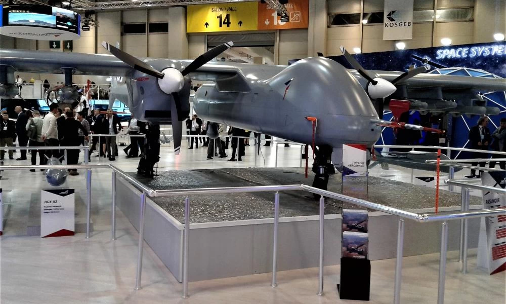 Οι Τούρκοι "απειλούν" τη Μόσχα: Το drone Aksungur θα εκμηδενίσει τα ρωσικά άρματα μάχης T-90 & T-14